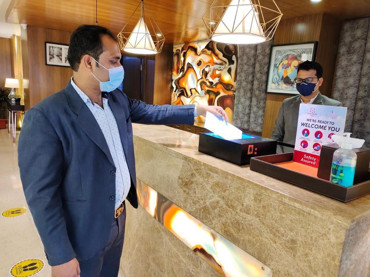 Regenta Central Noida, Sector 49 外观 照片