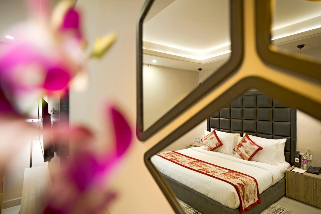 Regenta Central Noida, Sector 49 外观 照片