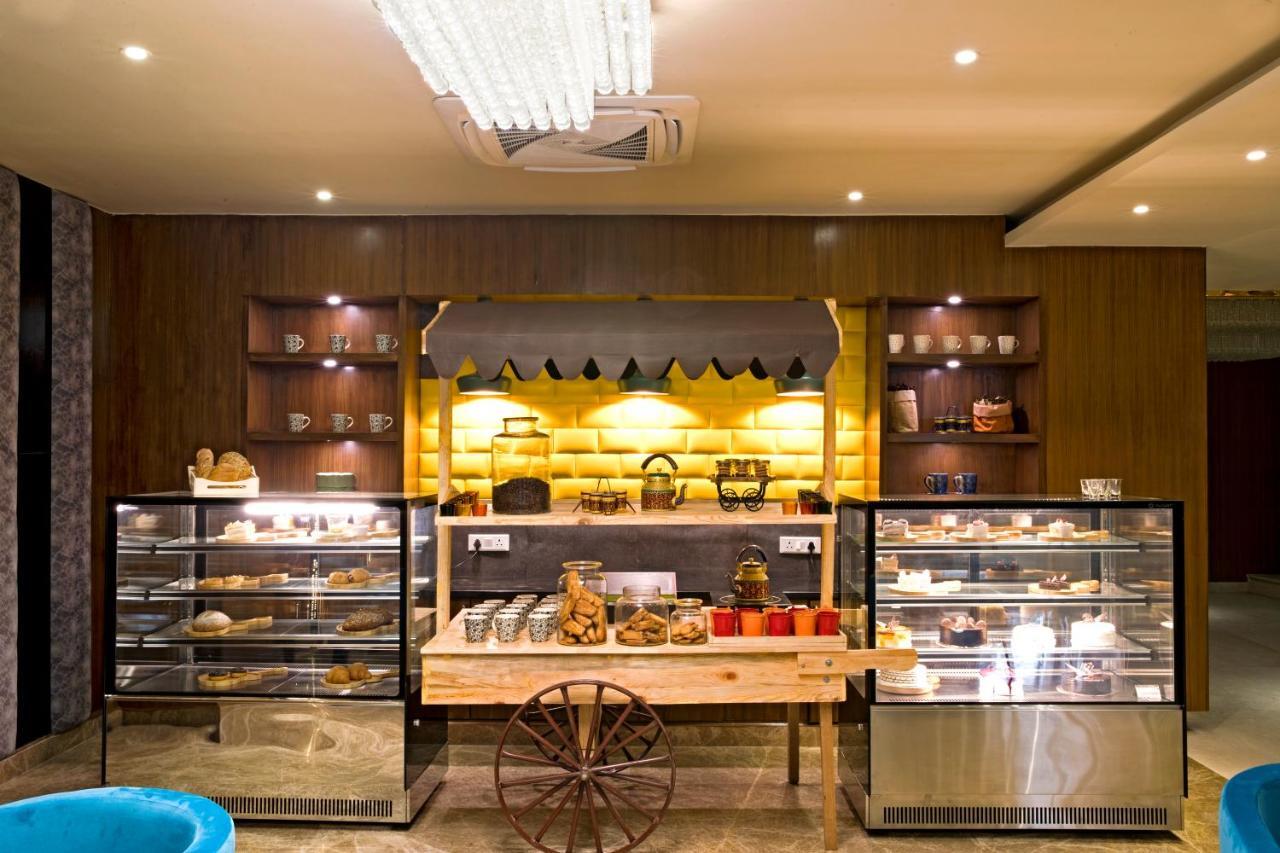 Regenta Central Noida, Sector 49 外观 照片