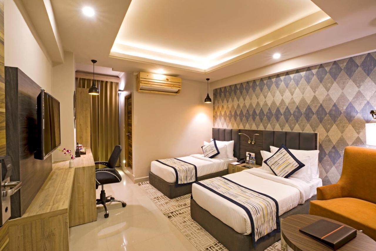 Regenta Central Noida, Sector 49 外观 照片